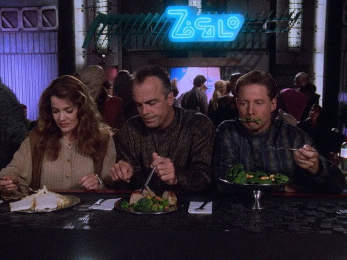 Babylon 5 - S2E4: A Distant Star