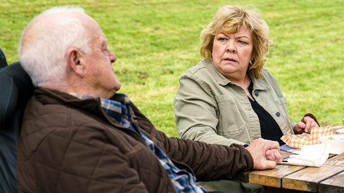 Casualty - S38E6: Switzerland
