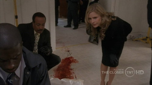The Closer - S5E13: The Life