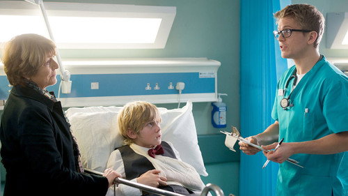 Casualty - S28E36: Who Cares
