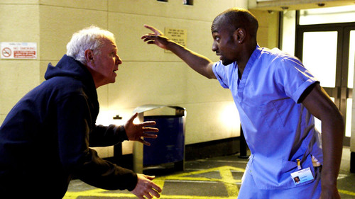 Casualty - S26E16: Next of Kin (2)