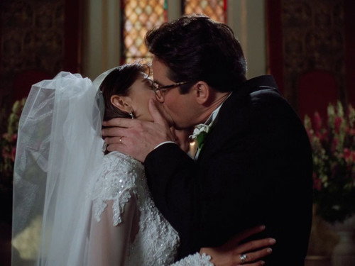 Lois & Clark: The New Adventures of Superman - S3E15: I Now Pronounce You...