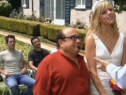 It's Always Sunny in Philadelphia - S3E3: Dennis and Dee's Mom Is Dead