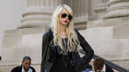 Gossip Girl - S3E7: How to Succeed in Bassness