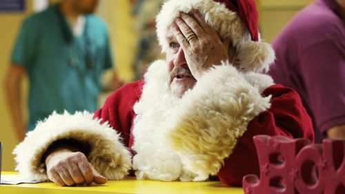 Casualty - S27E16: I Saw Mommy Killing Santa Claus