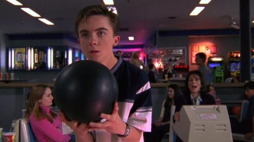 Malcolm in the Middle - S2E20: Bowling