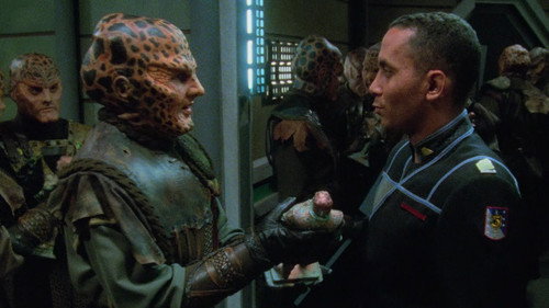 Babylon 5 - S5E17: Movements of Fire and Shadow (1)