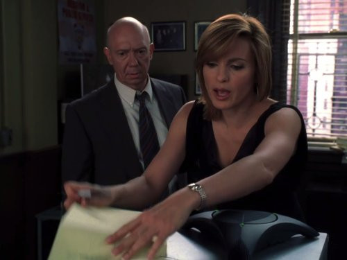 Law & Order: Special Victims Unit - S7E3: 911