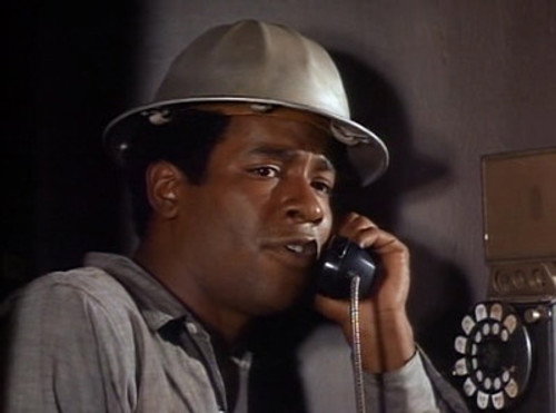 Ironside - S1E13: A Very Cool Hot Car