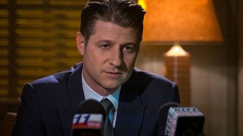 Gotham - S4E21: A Dark Knight: One Bad Day