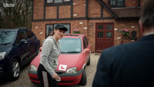 Casualty - S32E44: Through the Looking Glass