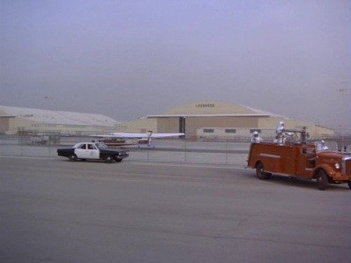 Adam-12 - S2E18: Log 124: Airport