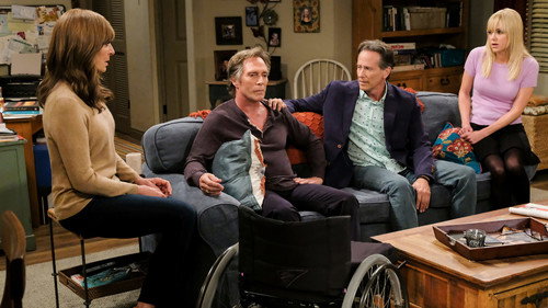 Mom - S5E6: Smooth Jazz and a Weird Floaty Eye