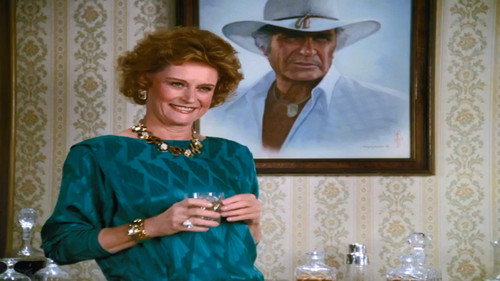 Dallas - S7E25: Strange Alliance