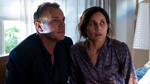 Casualty - S27E18: Smoke and Mirrors