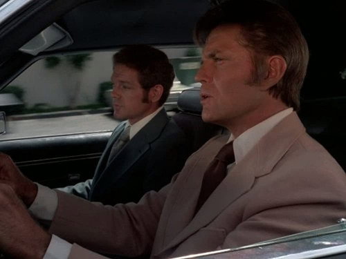 Hawaii Five-O - S9E17: Dealer's Choice -- Blackmail