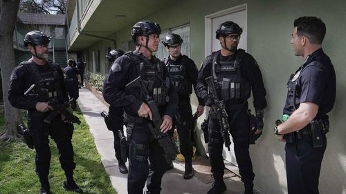S.W.A.T. - S6E19: Bunkies