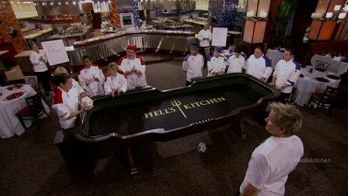 Hell's Kitchen - S10E11: 10 Chefs Compete
