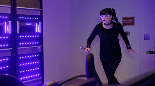 NCIS - S13E5: Lockdown