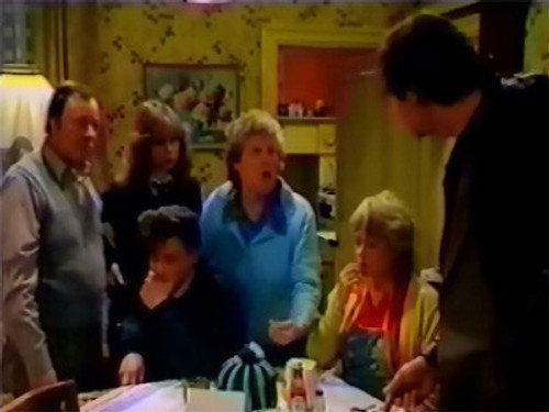 EastEnders - S1E6: 6
