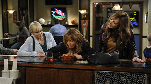 Mom - S3E3: Mozzarella Sticks and a Gay Piano Bar