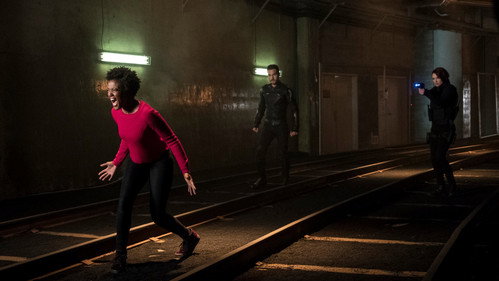 Supergirl - S3E13: Both Sides Now