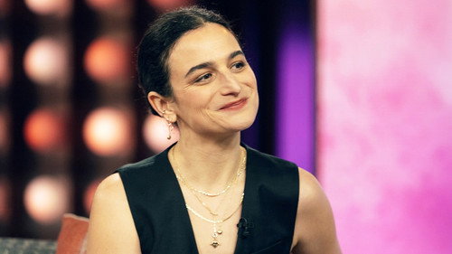 The Kelly Clarkson Show - S5E81: Jenny Slate, Beanie Feldstein, Geraldine Viswanathan, Sabrina Elba, Karine Jean-Pierre
