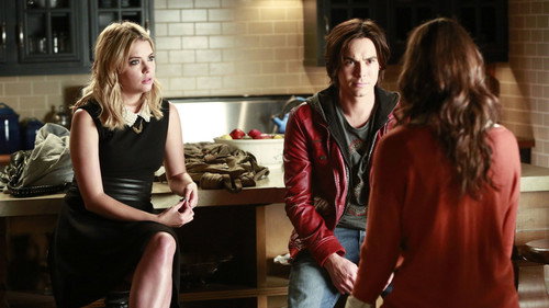 Pretty Little Liars - S4E10: The Mirror Has Three Faces