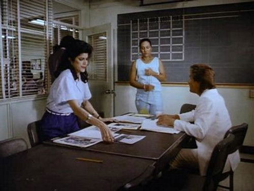Miami Vice - S2E20: Free Verse