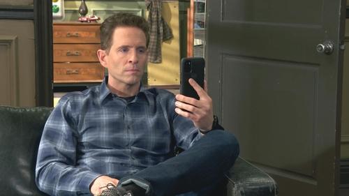It's Always Sunny in Philadelphia - S16E8: Dennis Takes a Mental Health Day