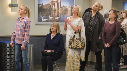 Mom - S6E12: Hacky Sack and a Beautiful Experience