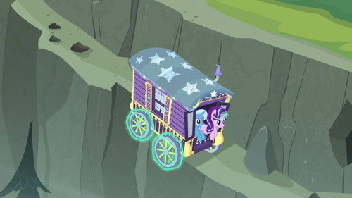 My Little Pony: Friendship Is Magic - S8E19: Road to Friendship