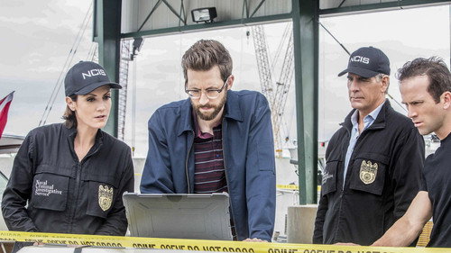 NCIS: New Orleans - S2E23: The Third Man