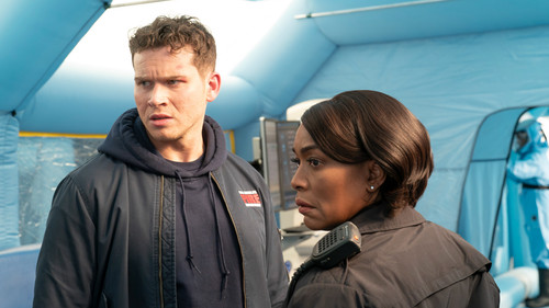 9-1-1 - S8E14: Sick Day (1)