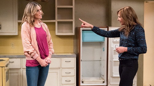 Mom - S5E3: A Seafaring Ancestor and a Bloomin' Onion