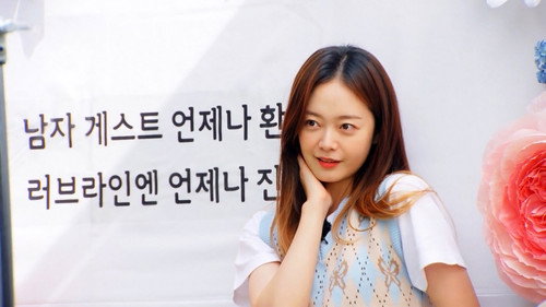 Running Man - S1E563: The Strange Family Photo Race
