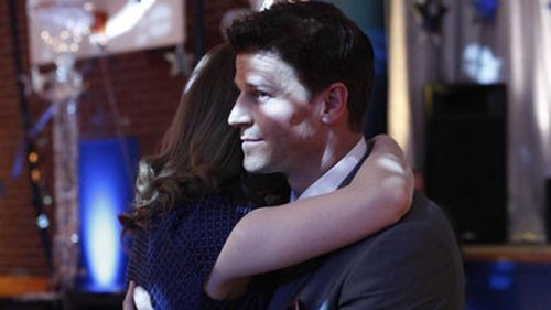 Bones - S5E17: The Death of the Queen Bee