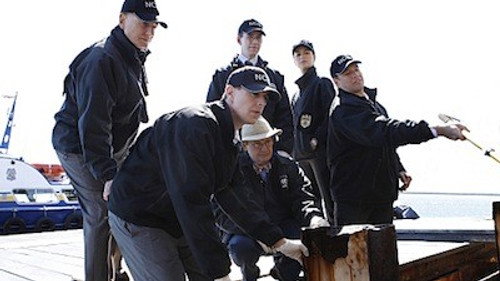 NCIS - S7E20: Moonlighting