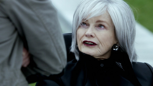 Fringe - S4E19: Letters of Transit