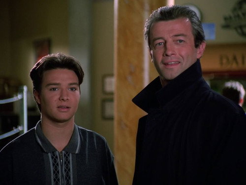 Lois & Clark: The New Adventures of Superman - S3E13: The Dad Who Came in from the Cold