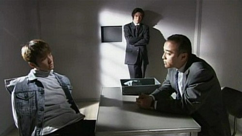 Kamen Rider - S10E13: Suspicion