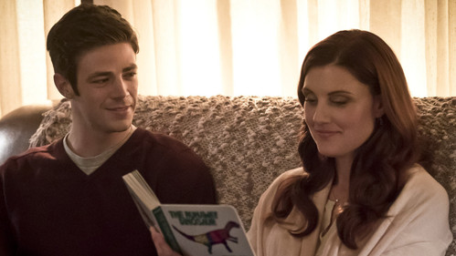 The Flash - S2E21: The Runaway Dinosaur