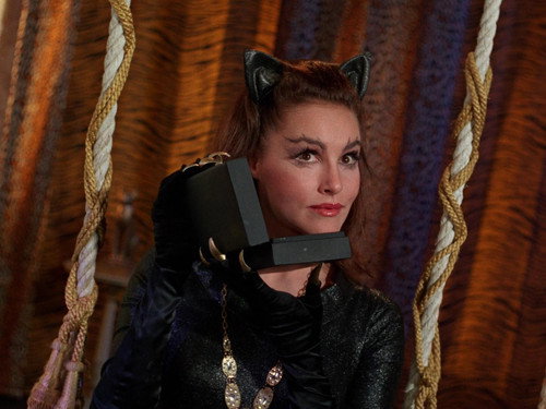 Batman - S2E29: The Cat's Meow