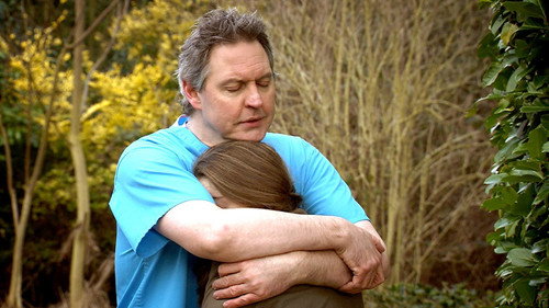 Holby City - S15E32: Divided We Fall