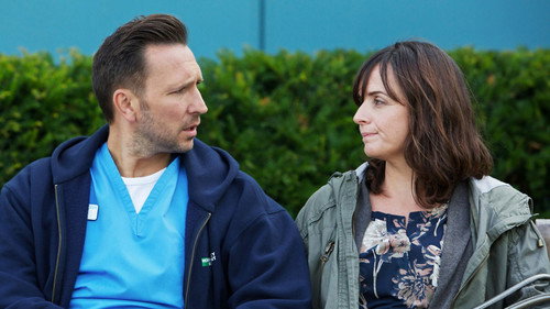 Casualty - S28E15: Between the Cracks
