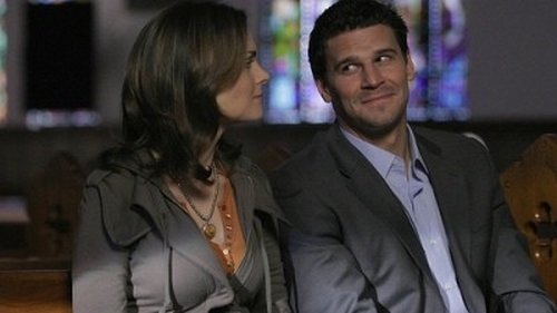 Bones - S2E9: Aliens in a Spaceship