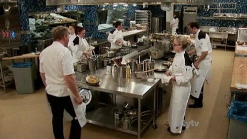 Hell's Kitchen - S8E11: 6 Chefs Compete
