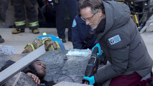 Chicago Med - S10E11: In the Trenches (II)