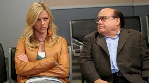 It's Always Sunny in Philadelphia - S2E1: Charlie Gets Crippled