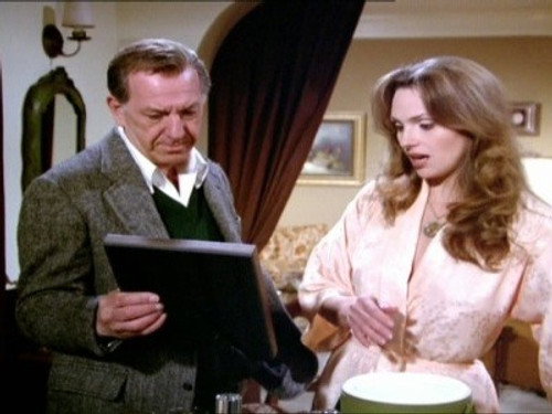 Quincy, M.E. - S3E17: Ashes to Ashes
